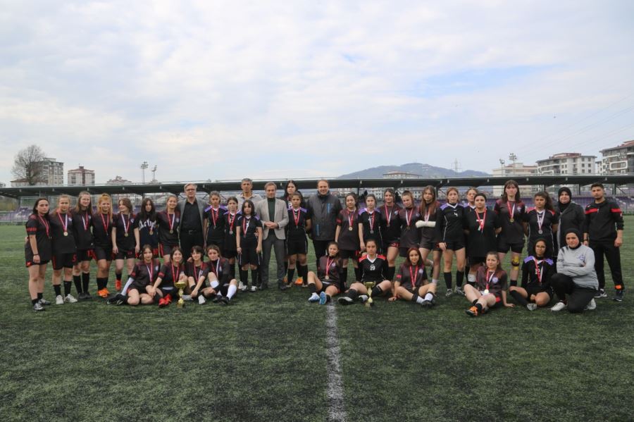 Okul Sporları Gençler Kız-Erkek Futbol İl Birinciliği müsabakaları sona erdi