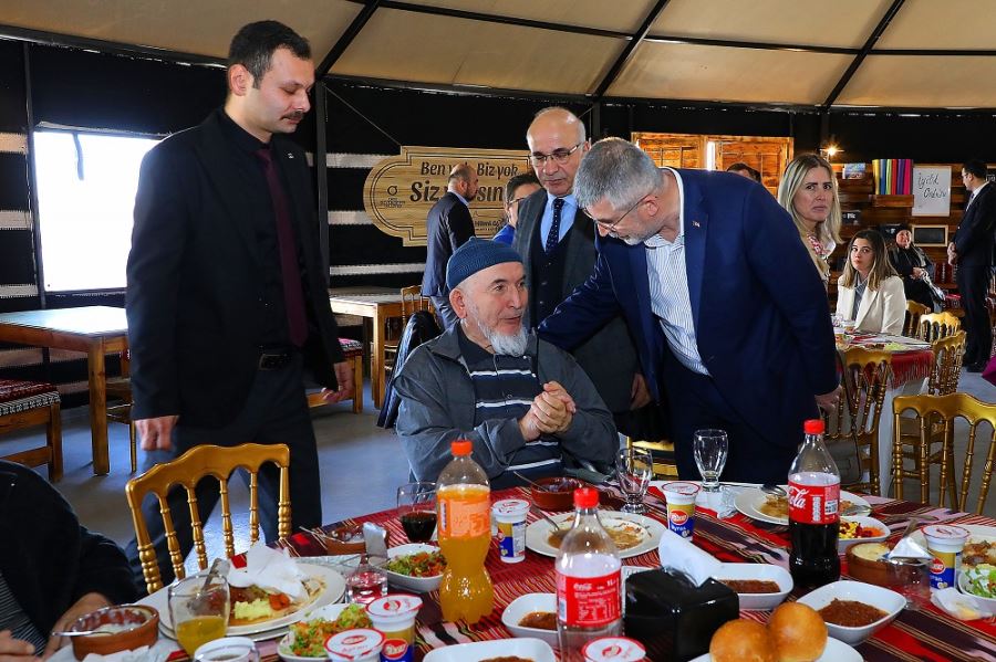 Ordu Büyükşehir Belediyesi 18-24 Mart Yaşlılara Saygı Haftası kapsamında   yaş almış vatandaşlara özel bir program düzenledi.