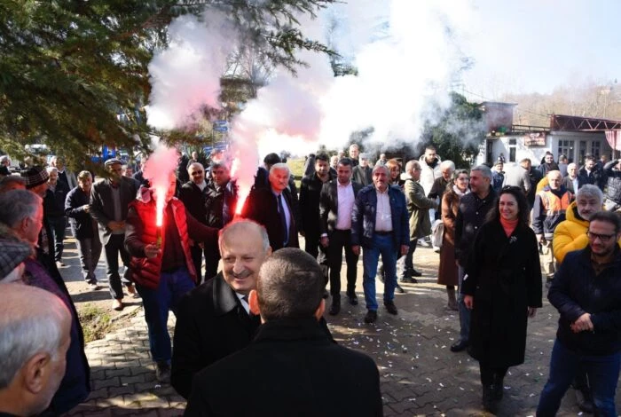 BAŞKAN TAVLI’DAN YEŞİLKENT MAHALLESİNDE GÖVDE GÖSTERİSİ